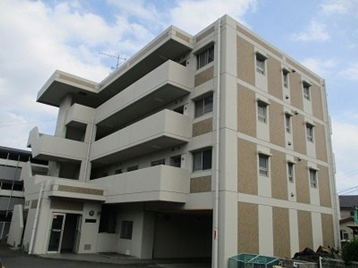 神奈川県厚木市愛甲東3の賃貸マンションの外観