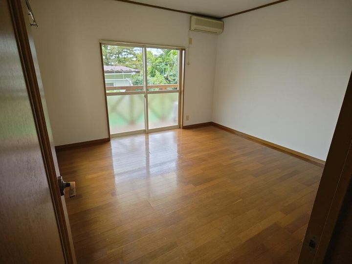 大垣アパートの居間