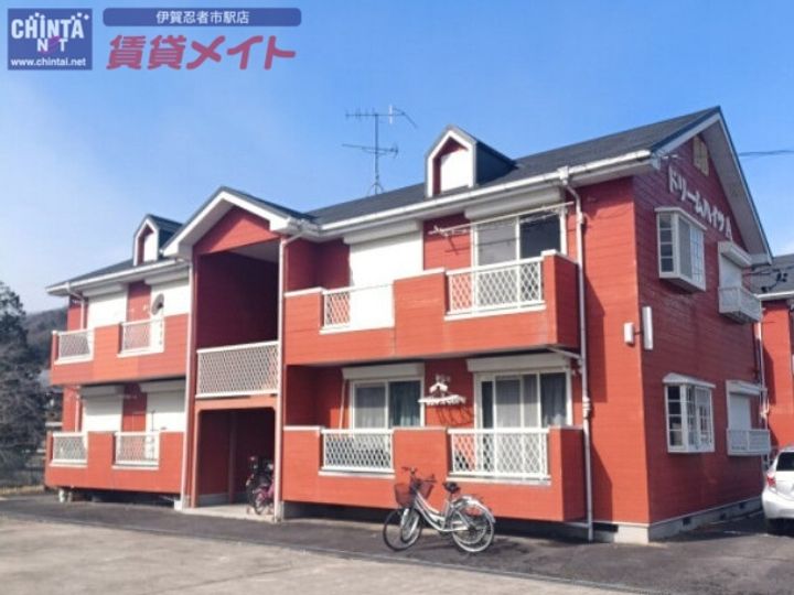 ドリームハイツ A棟の外観
