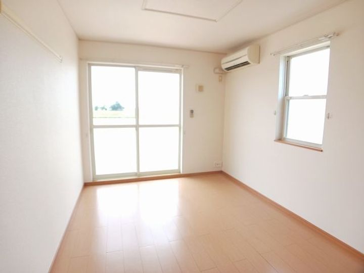 マザ-ズ小城IIの居間