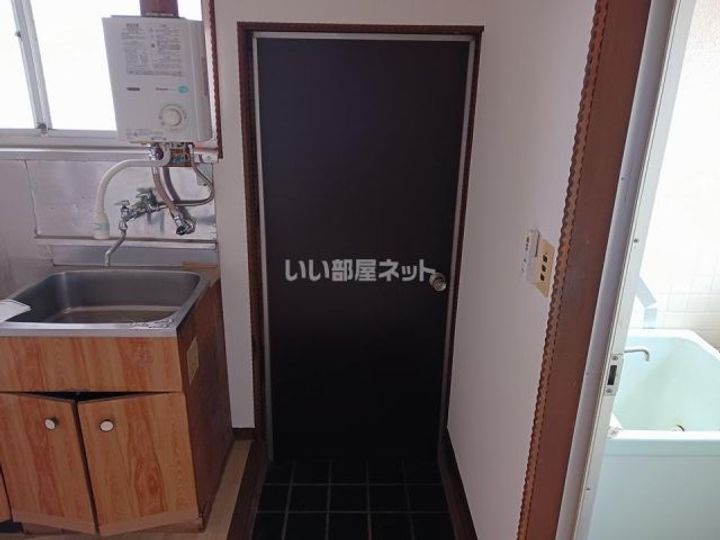 新潟県三条市北四日町(アパート)の賃貸物件の玄関
