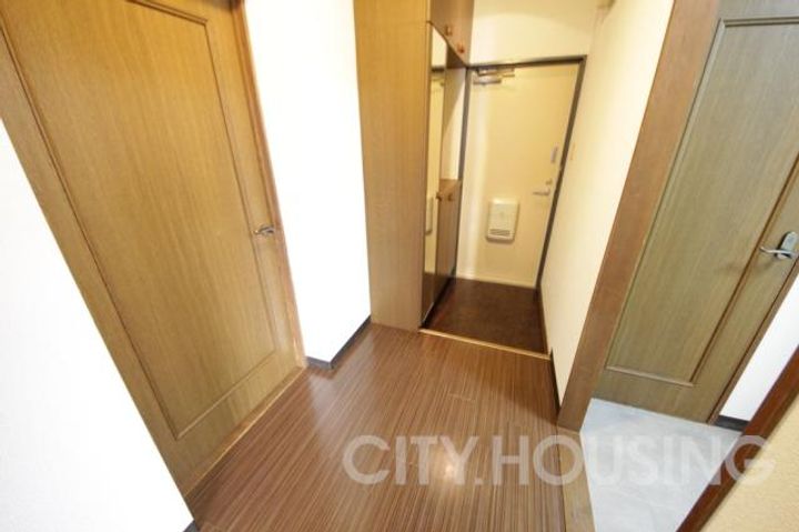 メゾンドール田宮の玄関