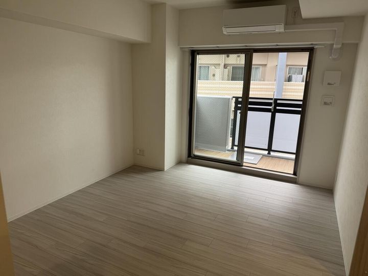 ジェノヴィア神戸湊川公園の居間