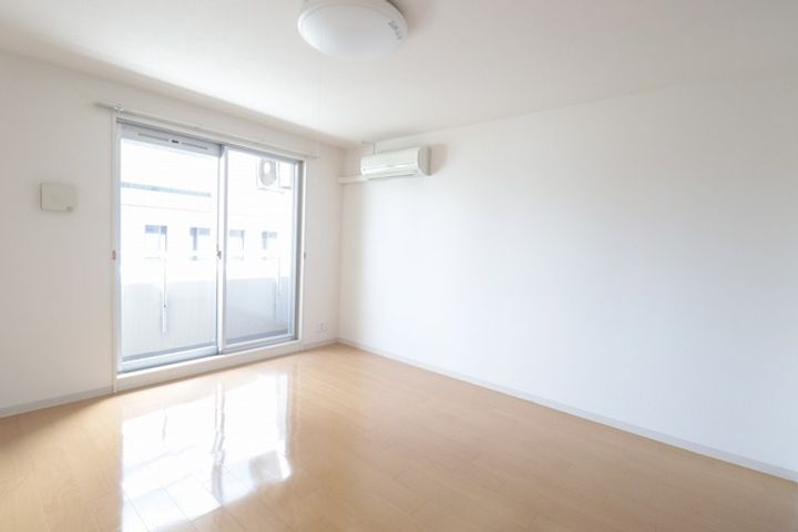 グレイスハイツ東中通タワーの居間