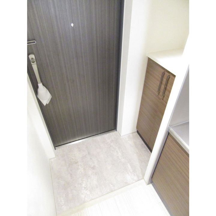 グランパシフィック十三元今里の玄関