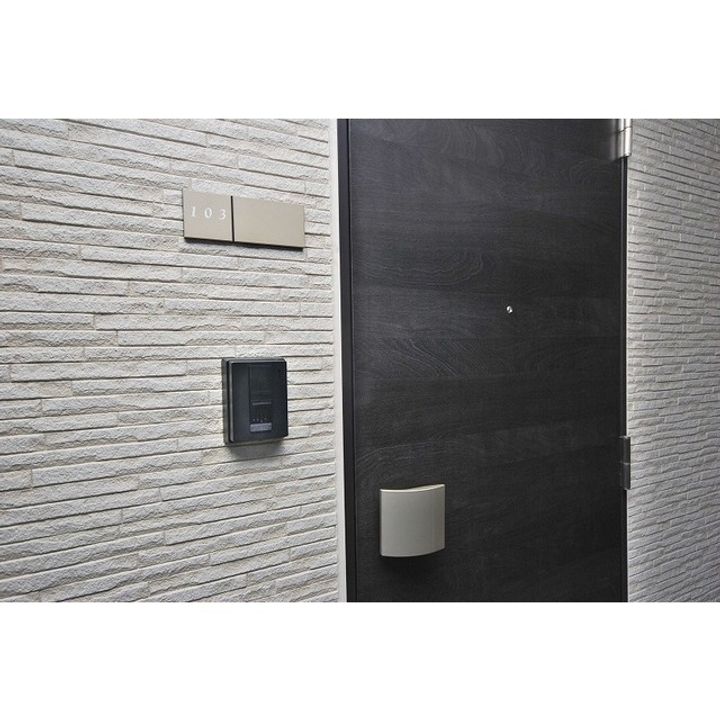 DUO VALORE 大宮公園弐番館の玄関