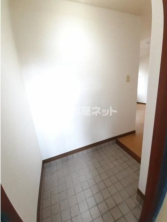 広島県尾道市高須町(アパート)の賃貸物件の玄関