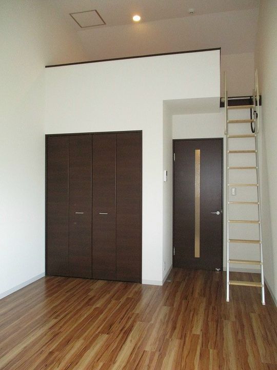 バイオレット倉田の居間