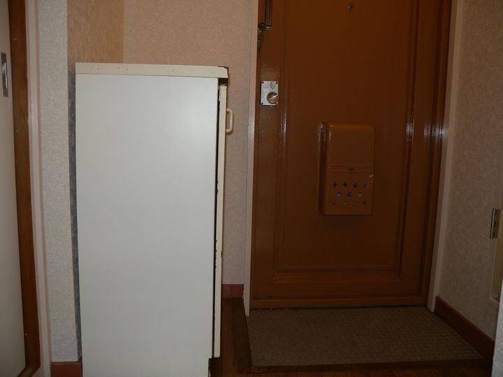 ハイツこもがわの玄関