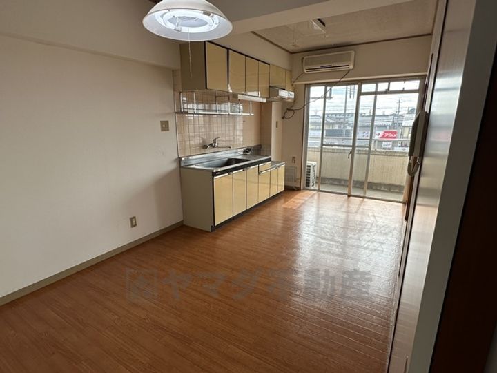 渡清ハイツの居間