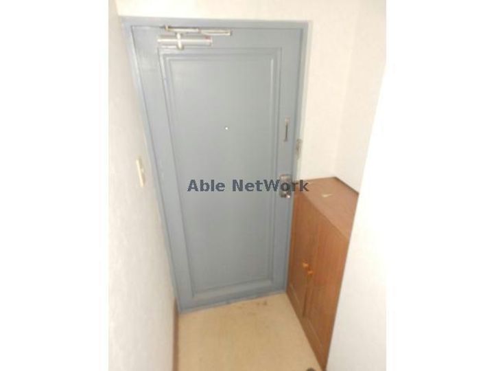 睦ハイツの玄関