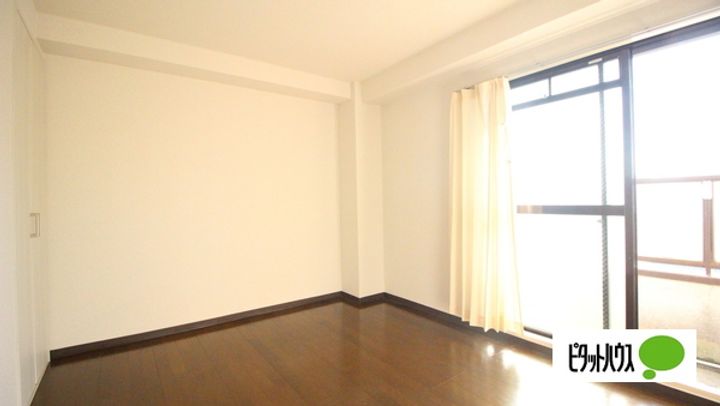 フレール・ナカノの居間