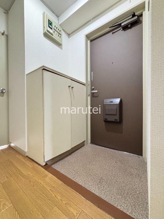 ホワイトハウス溝の口の玄関