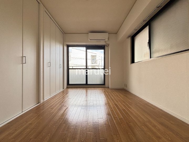 ホワイトハウス溝の口の居間