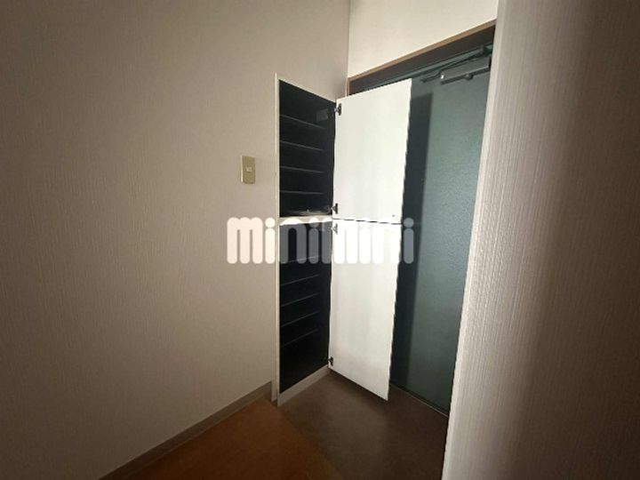 新千葉小川マンションの玄関