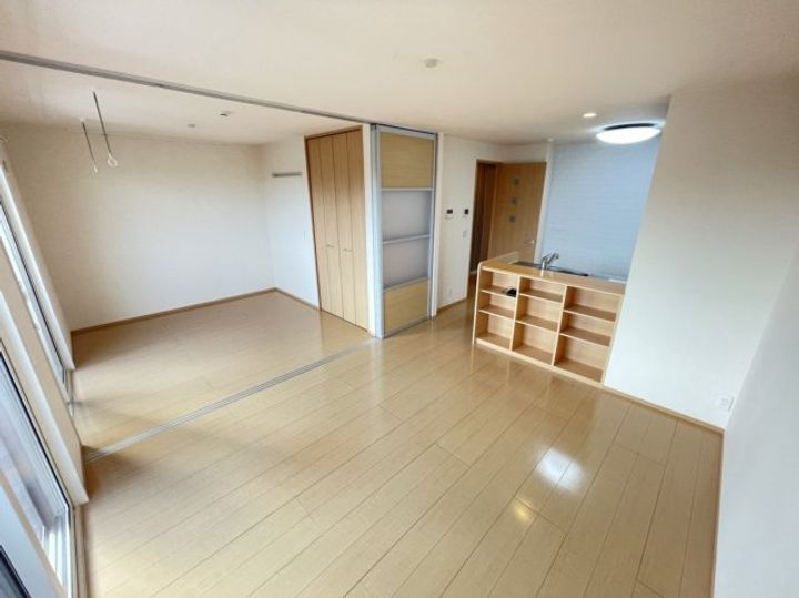 群馬県邑楽郡大泉町坂田1(アパート)の賃貸物件の居間