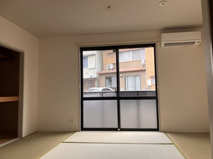 グリーンパレス福井 B棟の居間