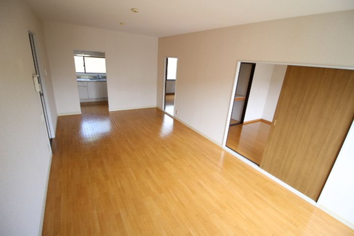 サンレイクヒル仲原の居間