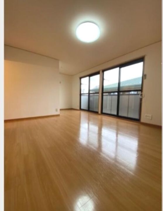 コンフォール台原 Iの居間