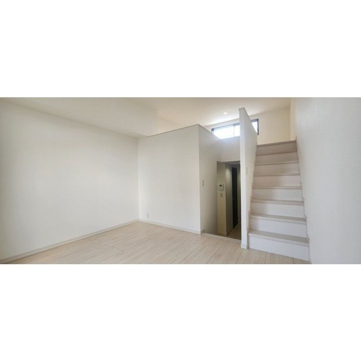 LIBTH国府の居間