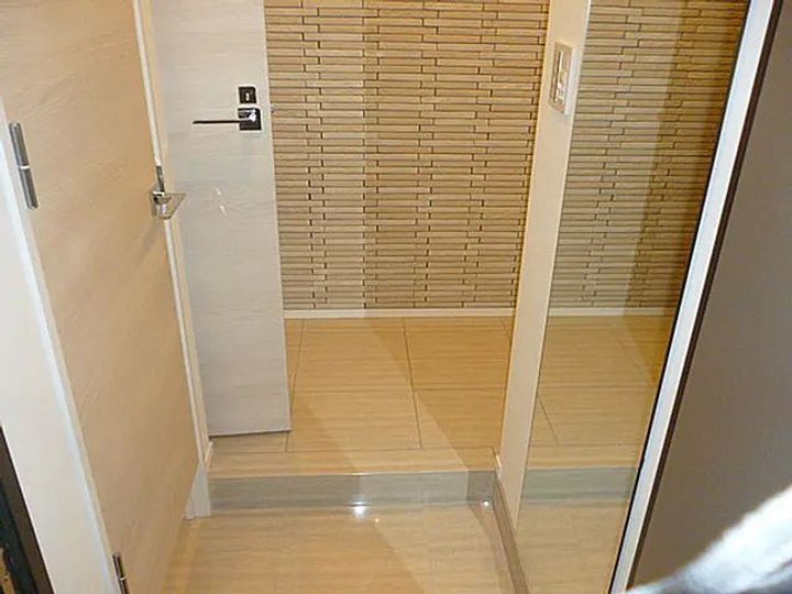 東京都港区芝1(マンション)の賃貸物件の玄関