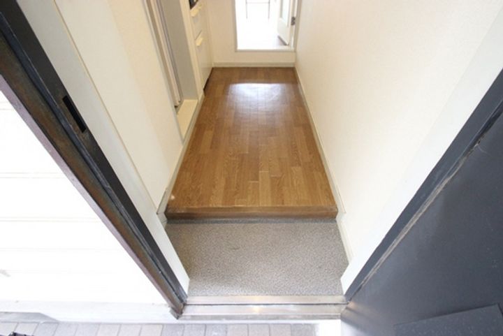One Maison 東霞町の玄関