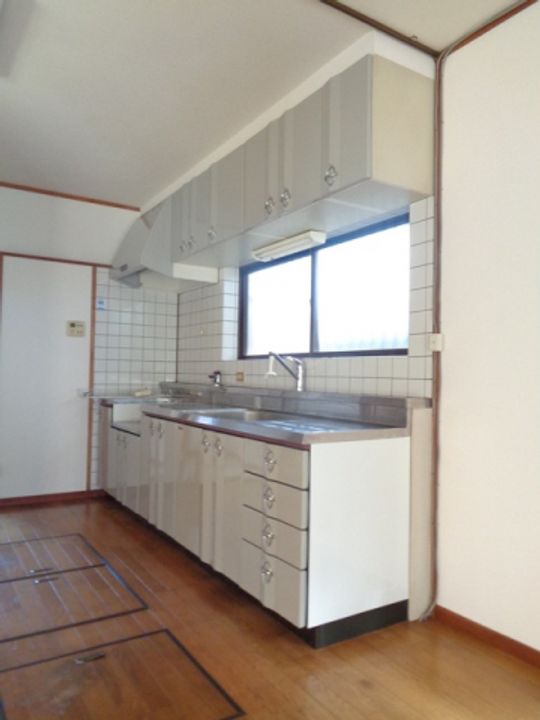 滋賀県彦根市芹中町(一戸建)の賃貸物件のキッチン
