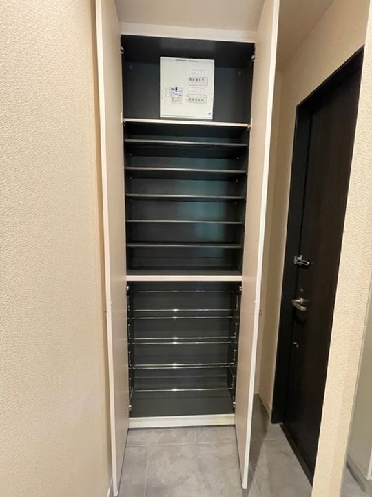 神奈川県鎌倉市大町1(マンション)の賃貸物件の玄関