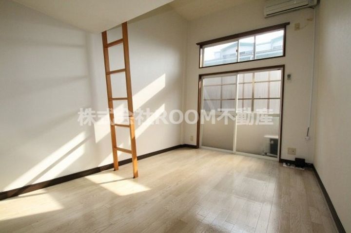 メイプルコート一万城の居間