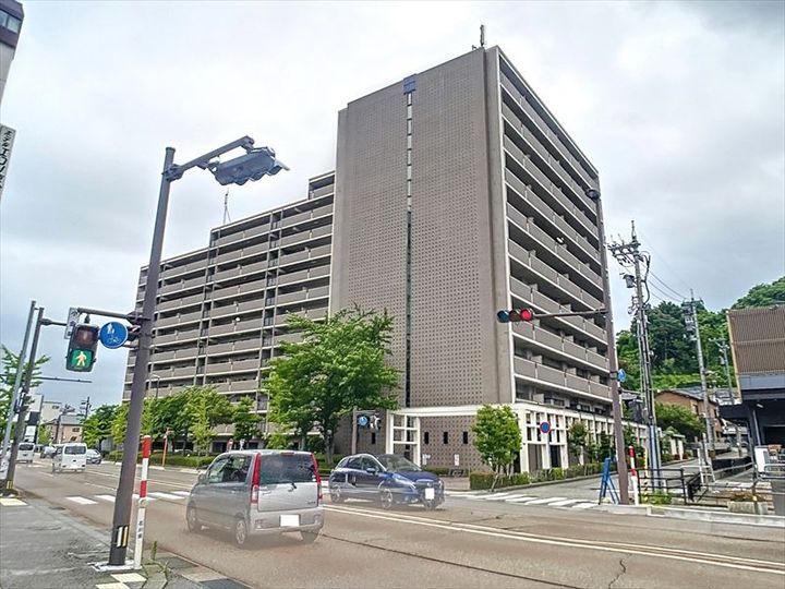 ロイヤルシャトー夢香山の外観
