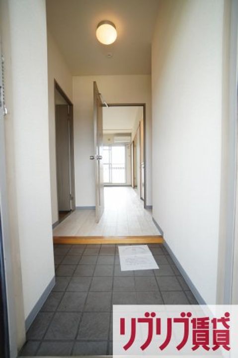 ルミエール若葉の玄関