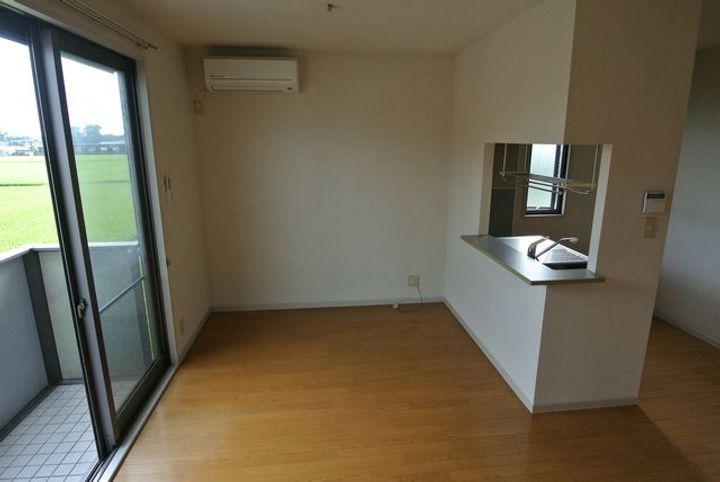 ウエストヒルズ渡辺3の居間