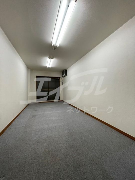 サンウイング南森町の居間