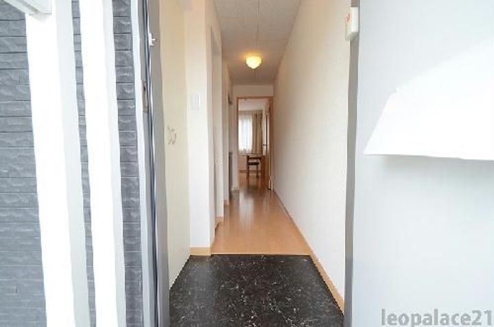 レオネクストサニースクエア磯山の玄関