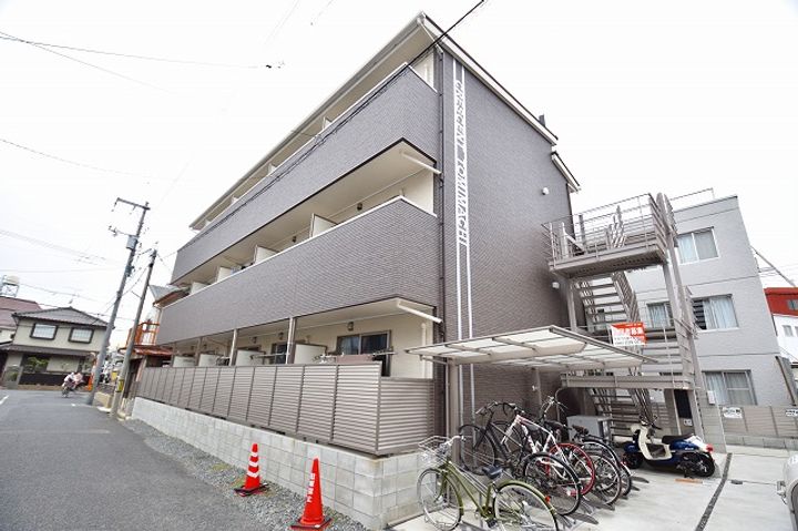 クレセント富町の外観