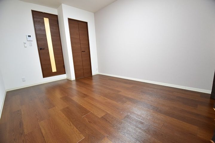 クレセント富町の居間