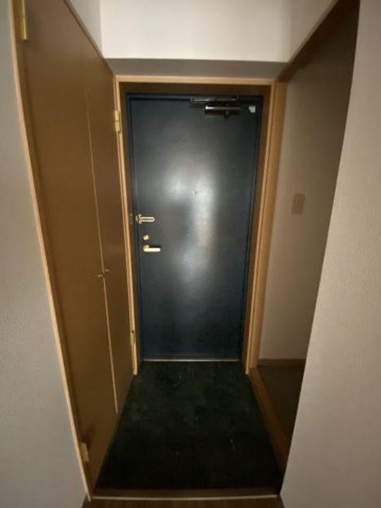 ブランドール河原町プラザの玄関