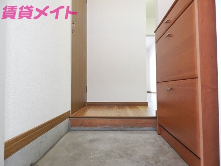 メゾン・ド・アリアケの玄関