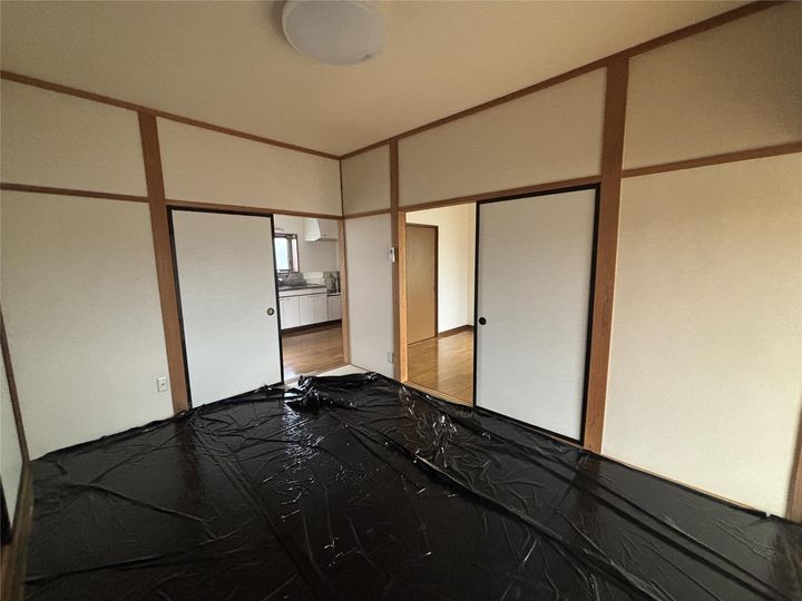 遊佐貸家の居間