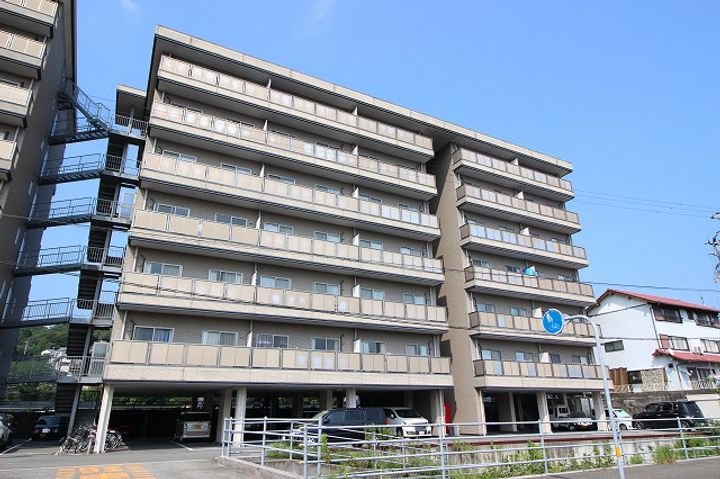 高知県高知市朝倉丙の賃貸マンションの外観
