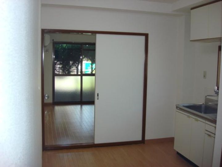 埼玉県さいたま市浦和区岸町2(マンション)の賃貸物件の居間