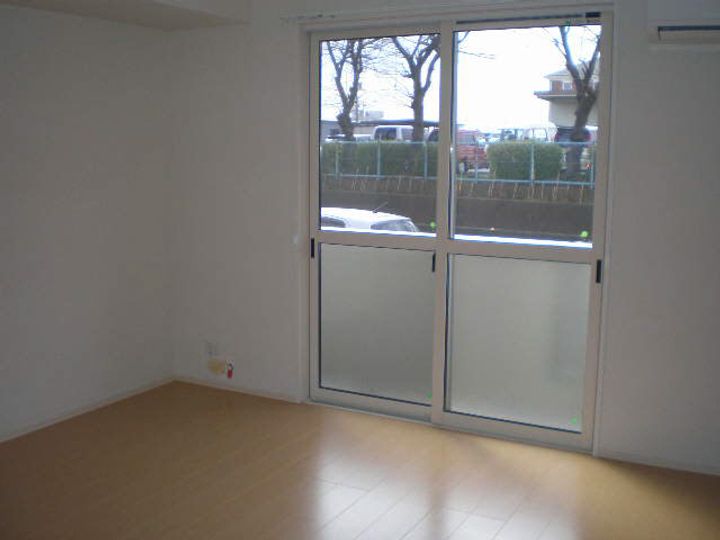 静岡県駿東郡長泉町下土狩(アパート)の賃貸物件の居間