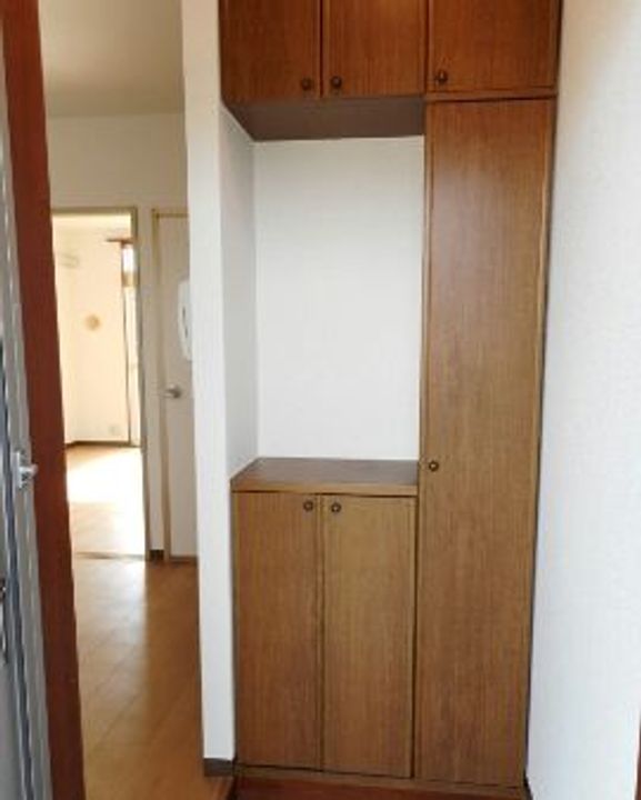 悠コーポの玄関