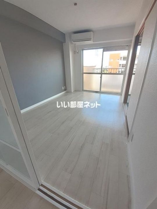 リアライズ穂積Iの居間