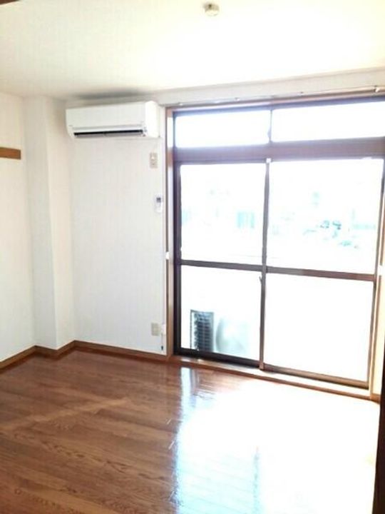 ニュークレインBの居間