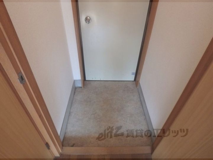 ジュネス東條の玄関