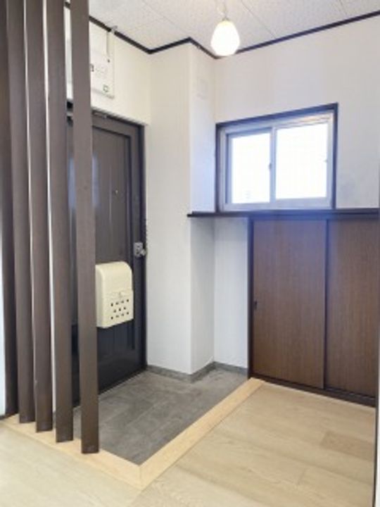白樺マンションの玄関