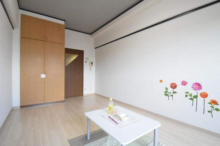 KMマンション八幡駅前IIの居間