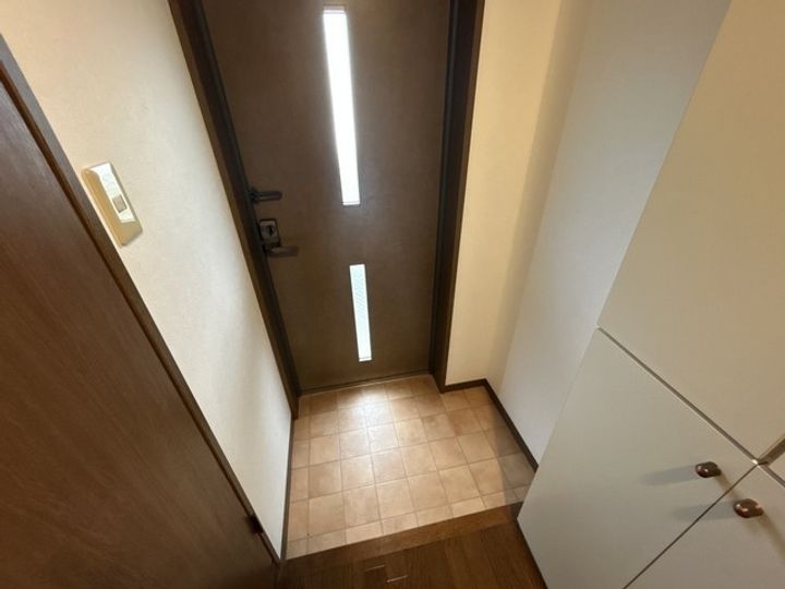 RYOKOビルの玄関