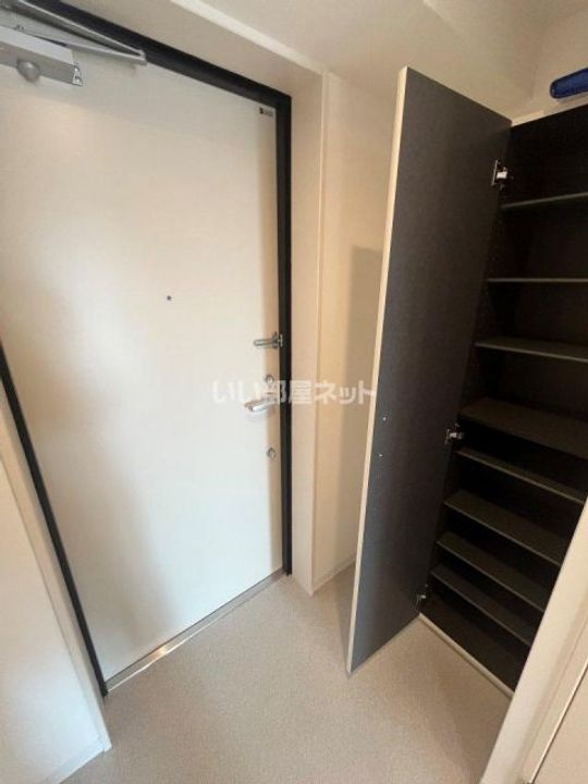 大阪府堺市西区鳳東町4(マンション)の賃貸物件の玄関